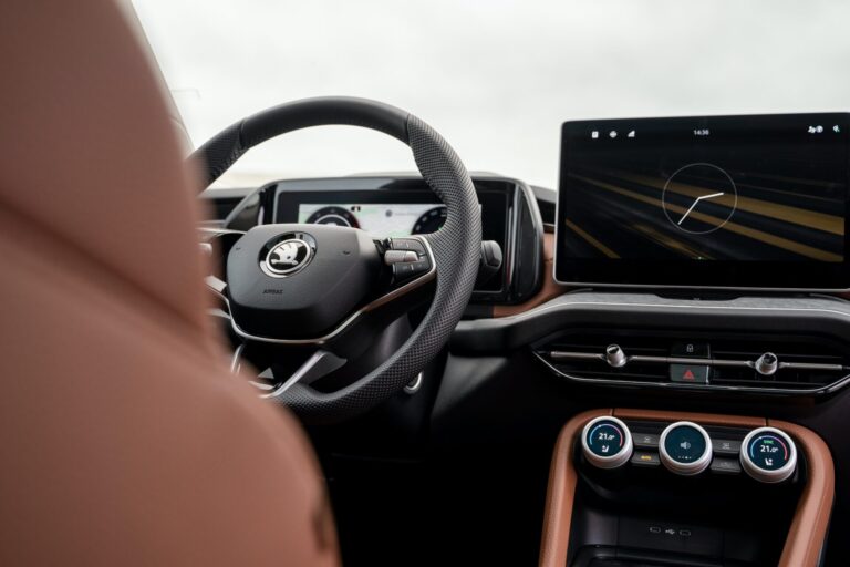 Nové auto bez starostí: Kto by mal zvážiť naše služby?